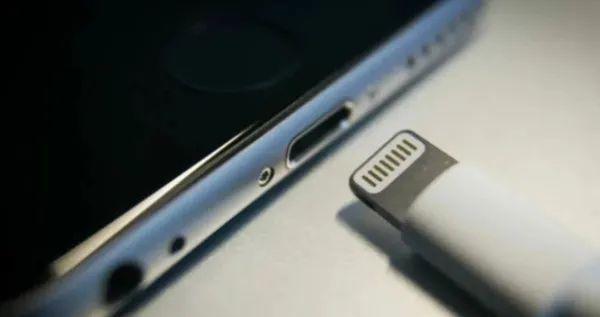 iPhone15Pro改用USBC端口是怎么回事 苹果15P充电接口改用USB-C端口[多图]-海外新闻